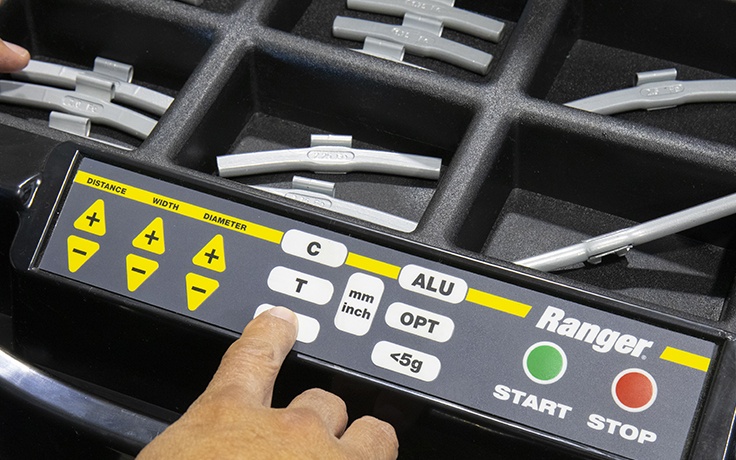 User-friendly operation on LS43B wheel balancer