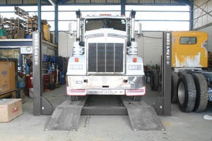Heavy Duty Truck Hoist Freight Liners