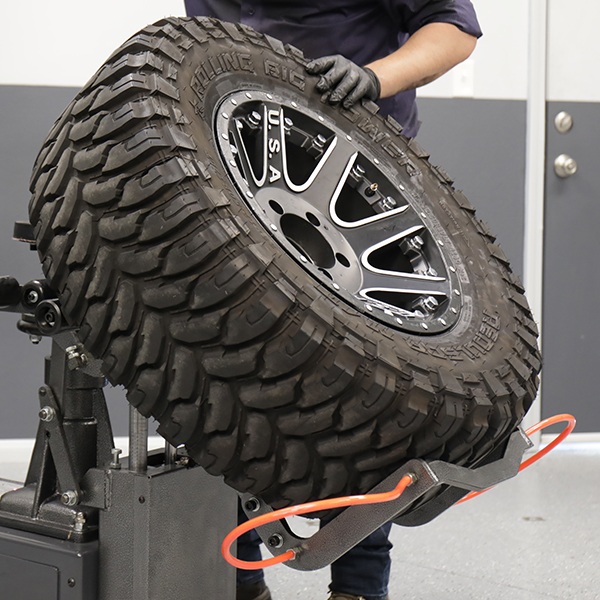 RV1 integrated wheel lift system